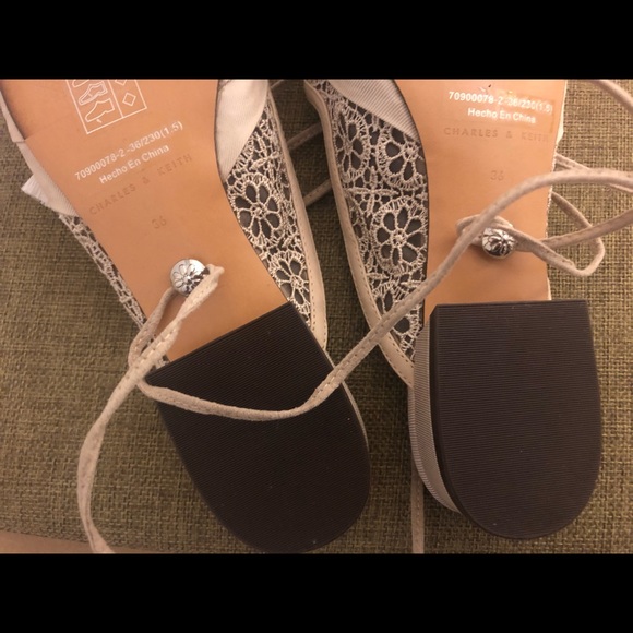 NEW Charles & Keith Flats Sandals - Picture 7 of 8